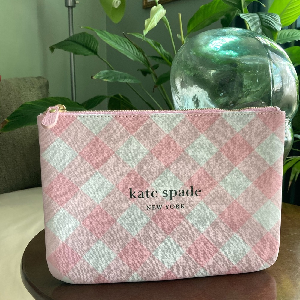 Kate Spade Small clutch.